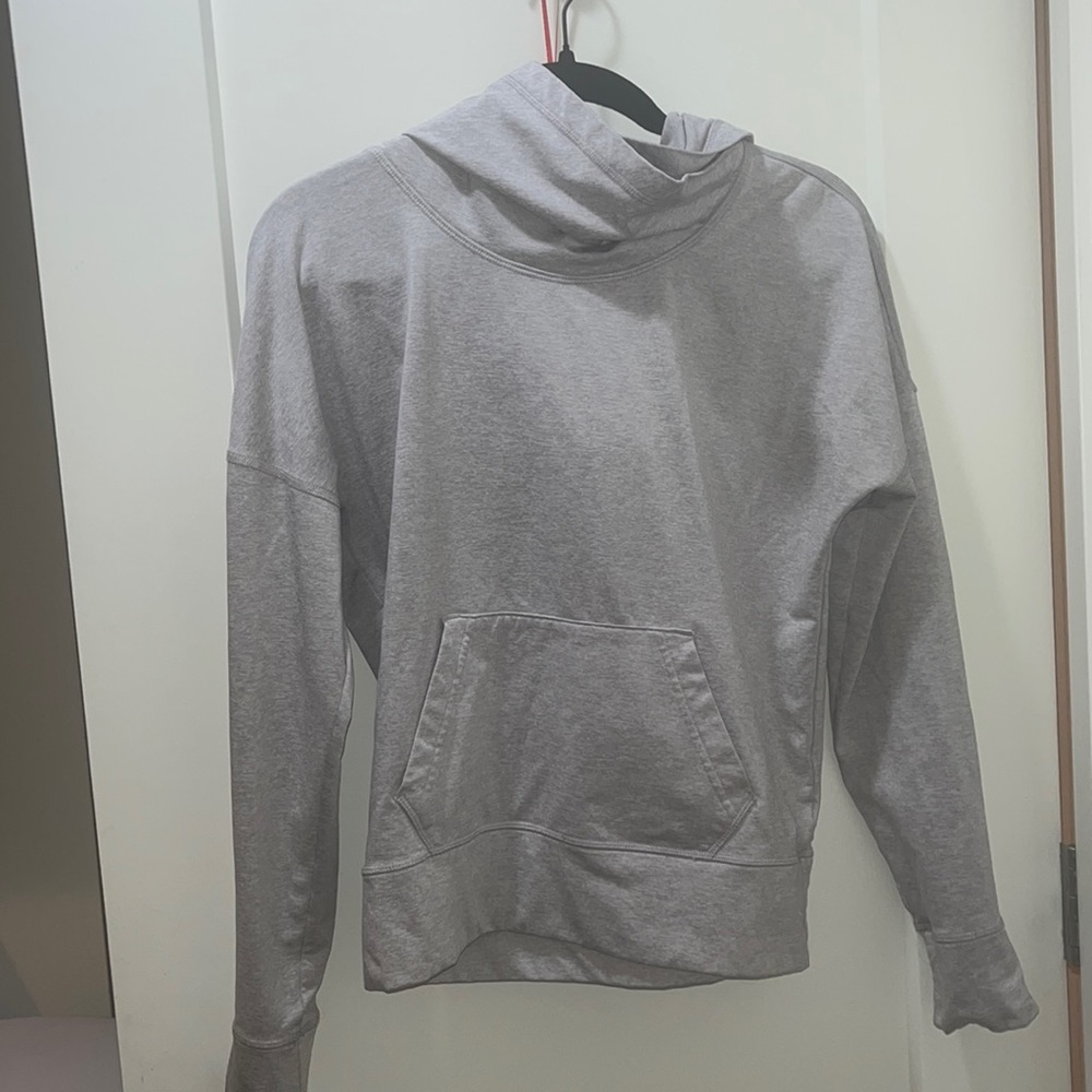 Lucy light grey athletic pullover